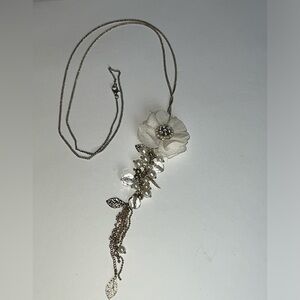 Vintage long necklace white flower with dangle tassel